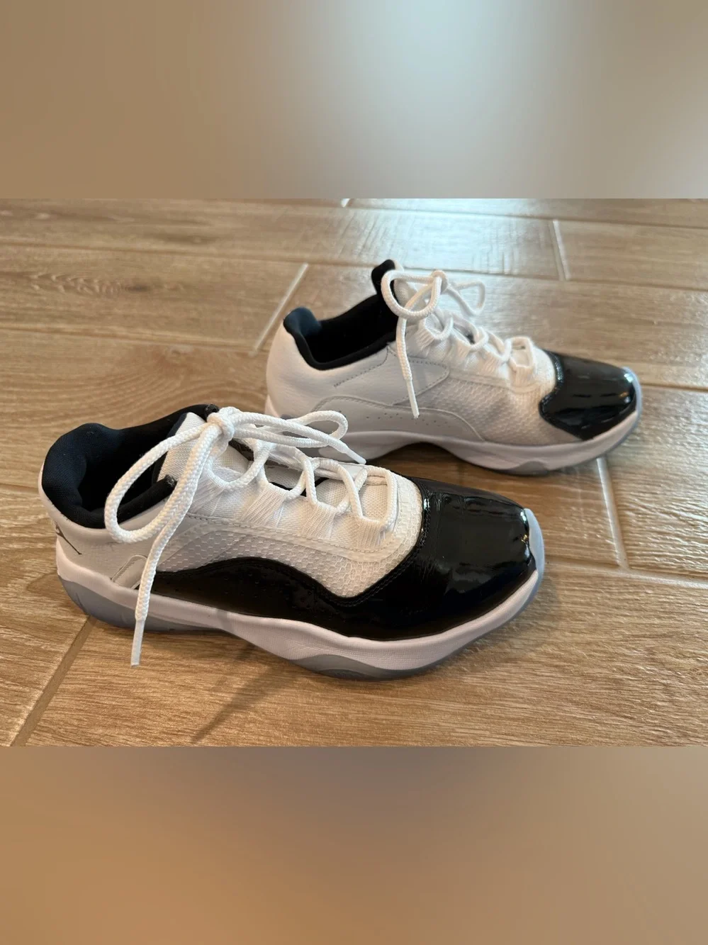 Nike Kids White and Black Low-Top Sneakers